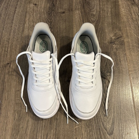 Sleek White Women's Sneakers - Picture 9 of 13